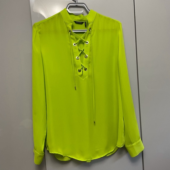 New Marciano Lace up top - Picture 2 of 4